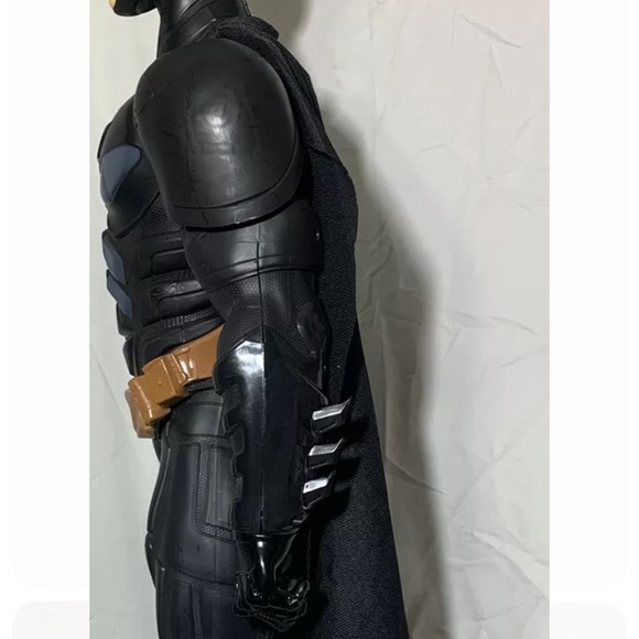Batman Begins Action Figure 32” Christian Bale DC Comics The Dark Knight Trilogy - Picture 5 of 11